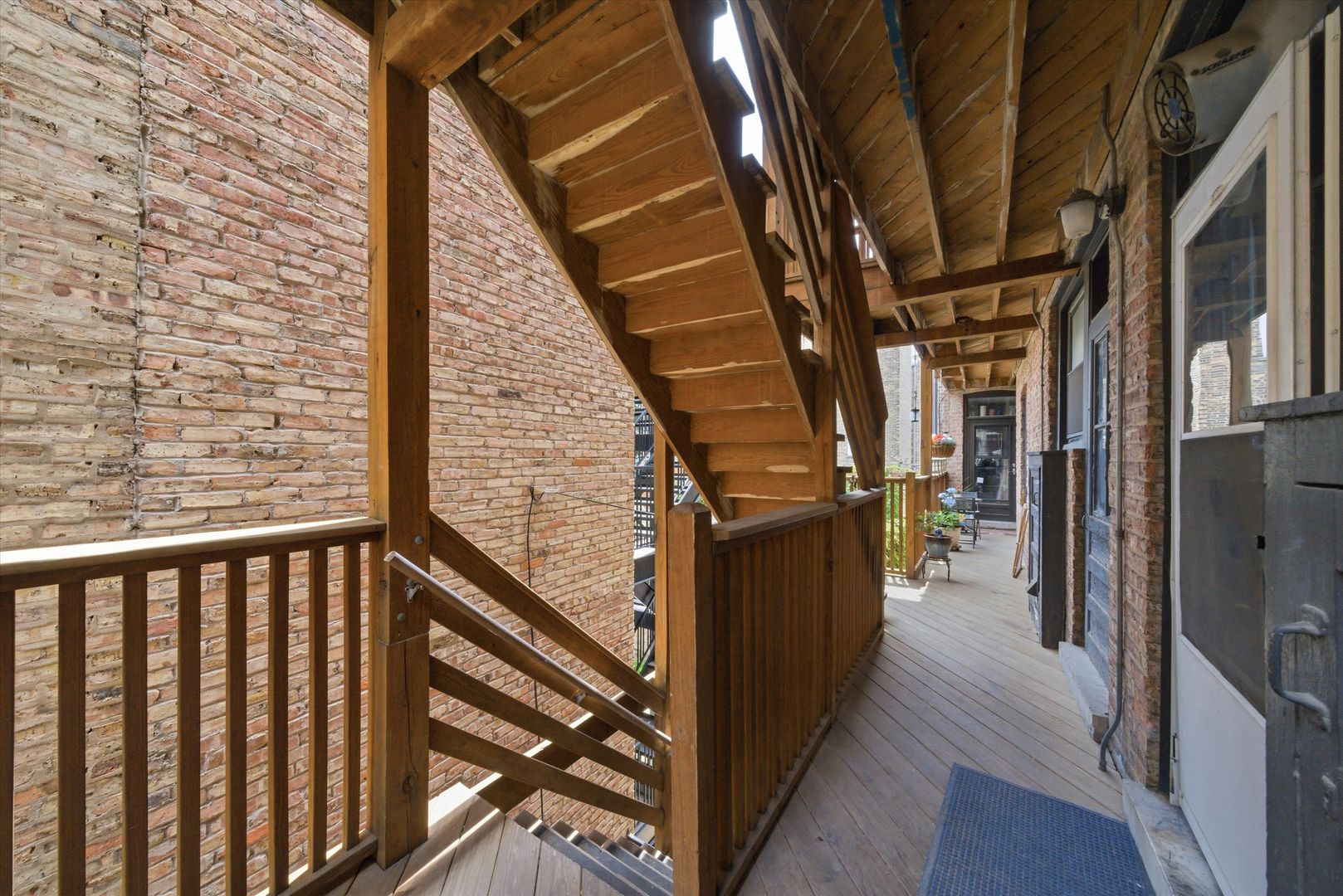 1425 W Summerdale Avenue Unit: 2AB