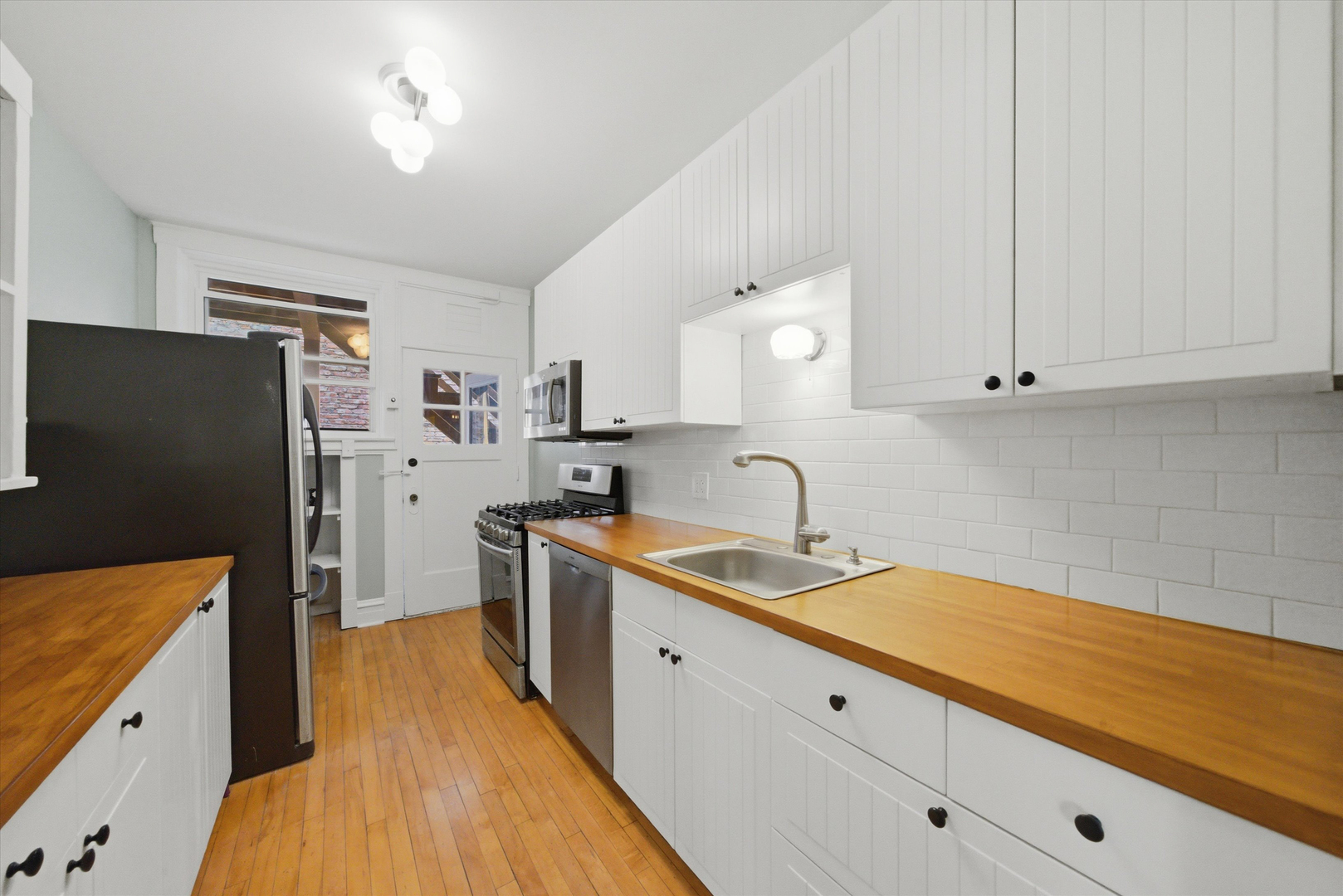 1425 W Summerdale Avenue Unit: 2AB