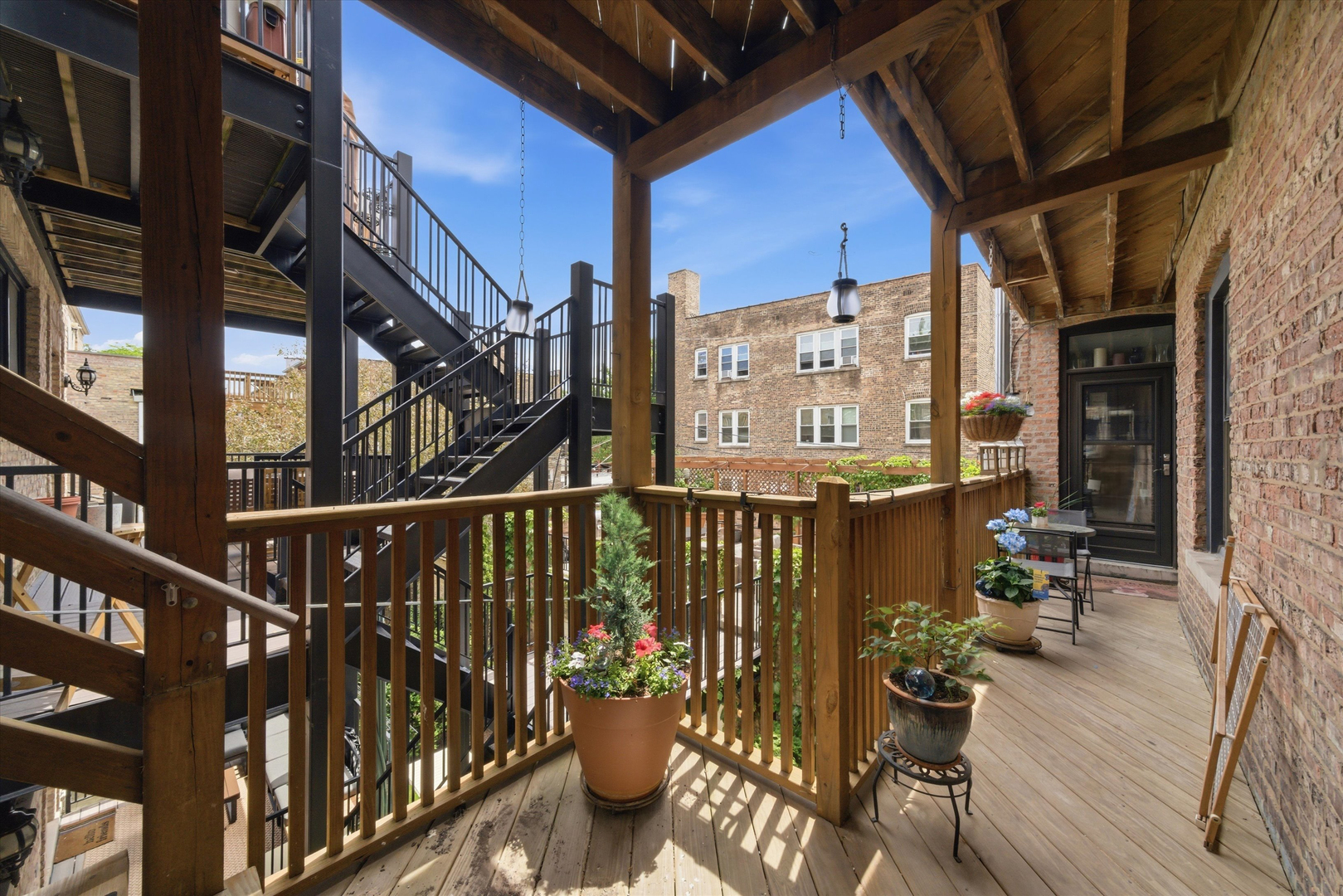 1425 W Summerdale Avenue Unit: 2AB