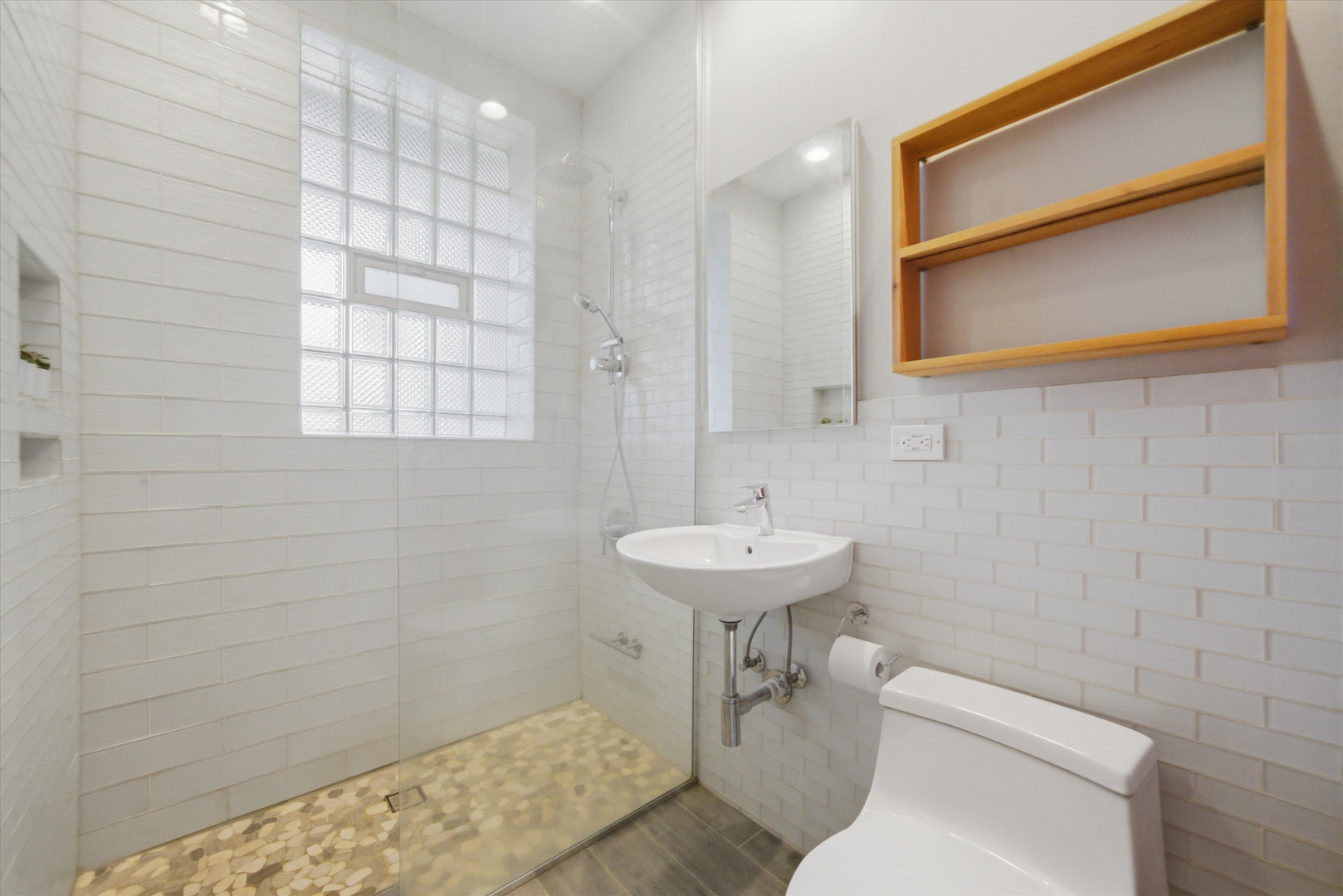 1425 W Summerdale Avenue Unit: 2AB