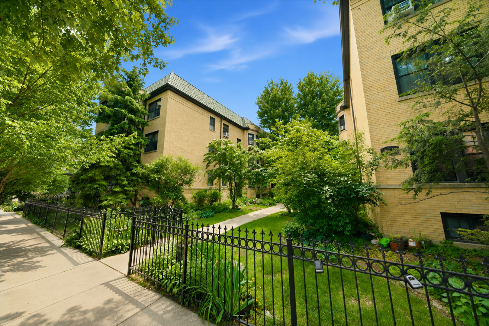 1425 W Summerdale Avenue Unit: 2AB