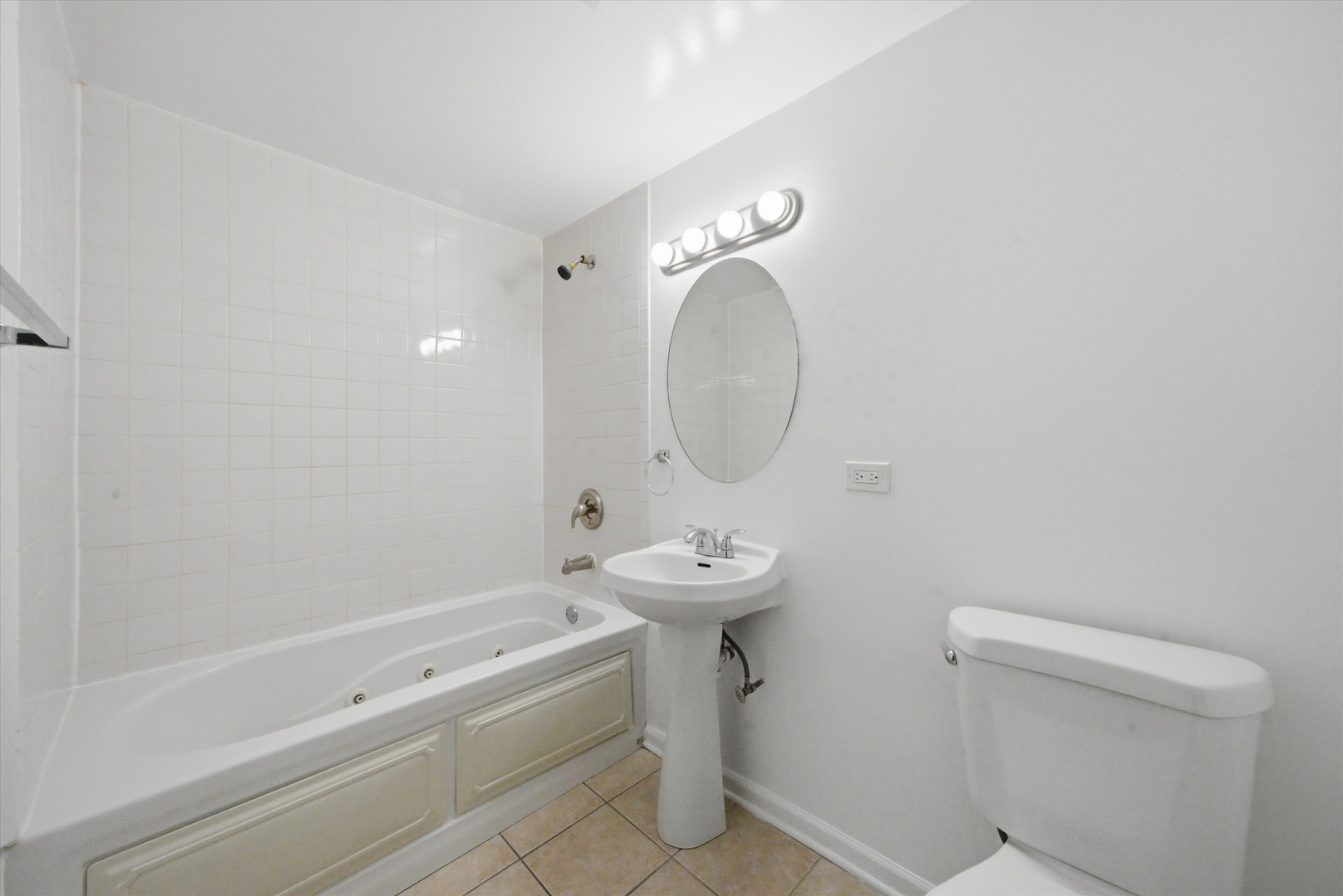 2249 W Monroe Street Unit: G