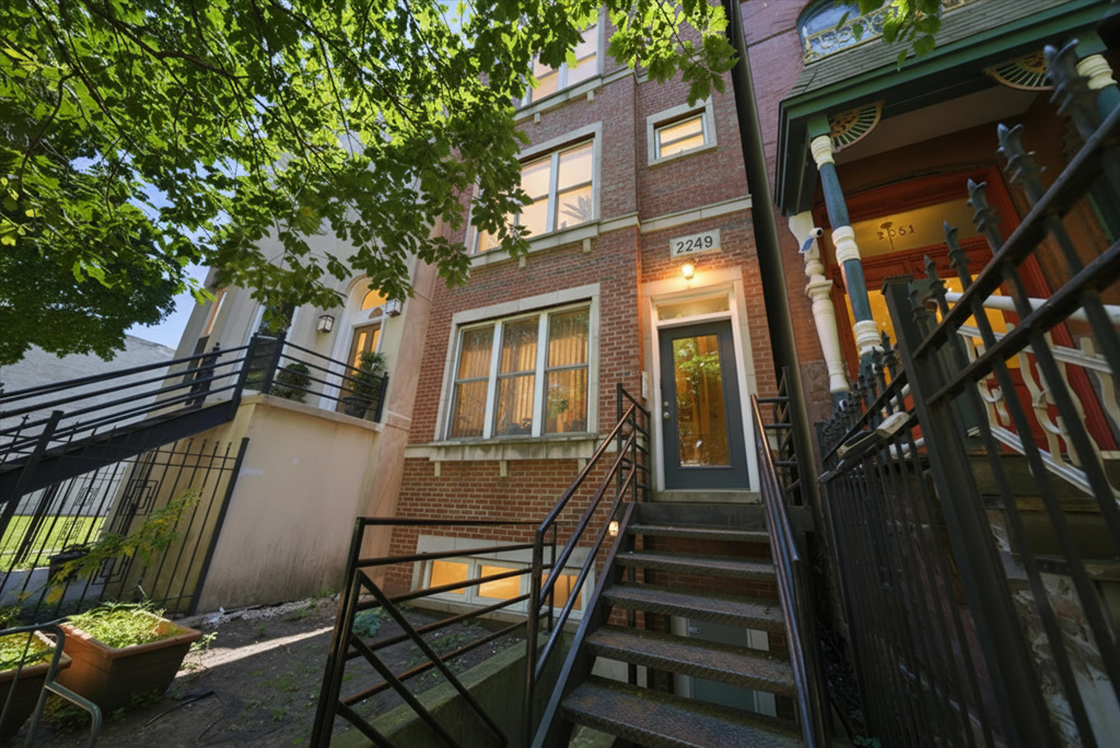 2249 W Monroe Street Unit: G