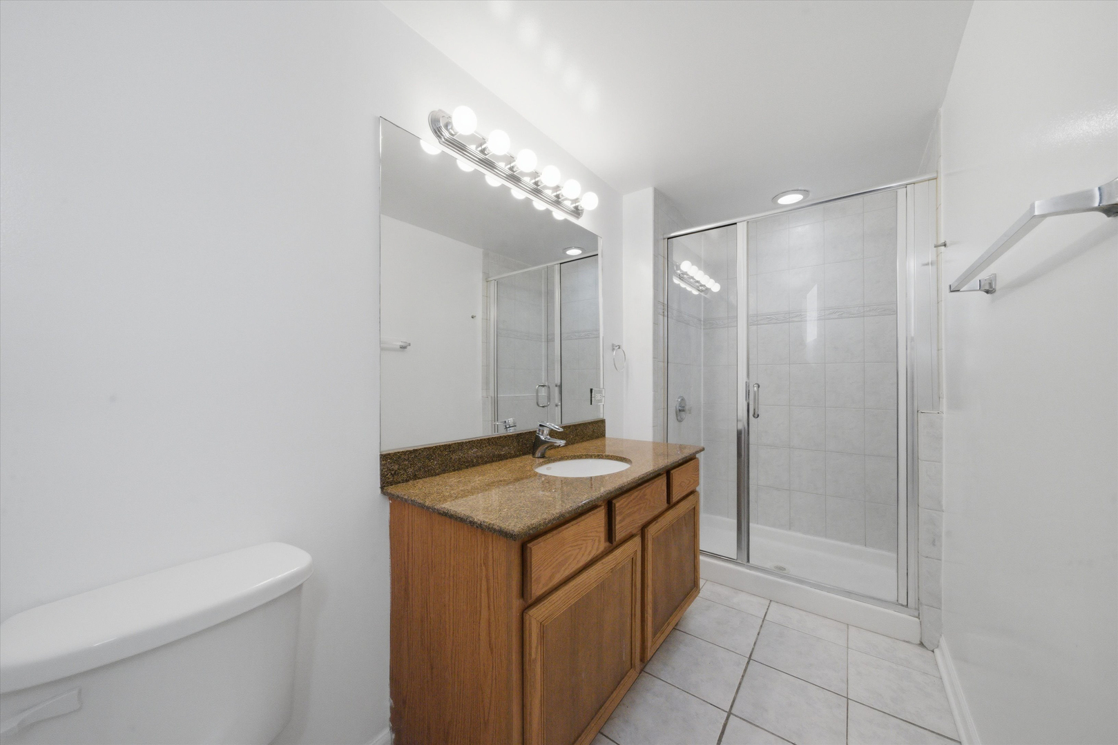 2249 W Monroe Street Unit: G
