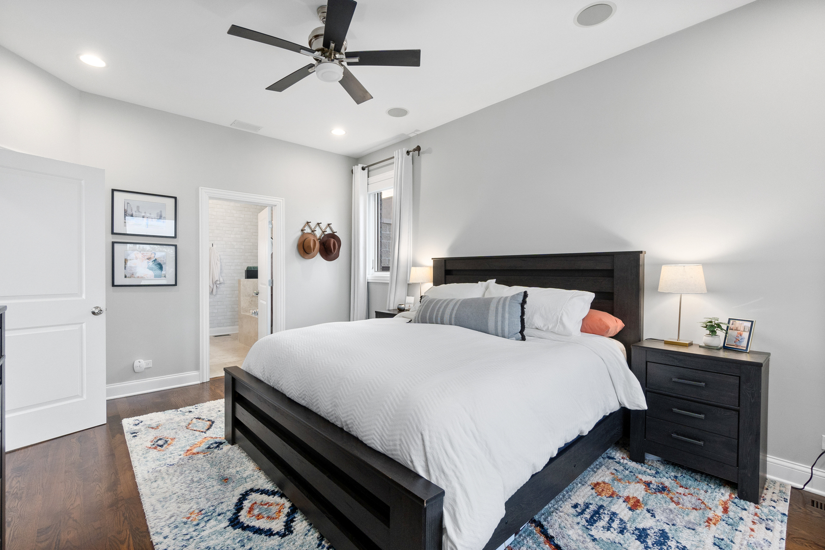 1641 W PEARSON Street Unit: 2W