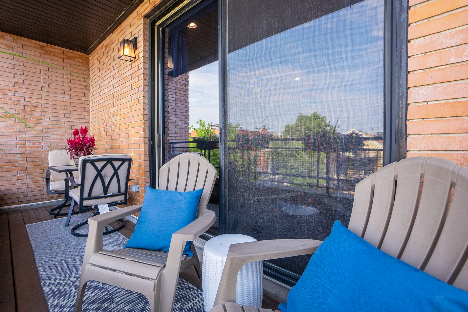 1641 W PEARSON Street Unit: 2W