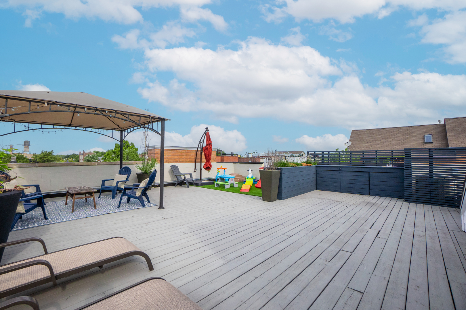 1641 W PEARSON Street Unit: 2W