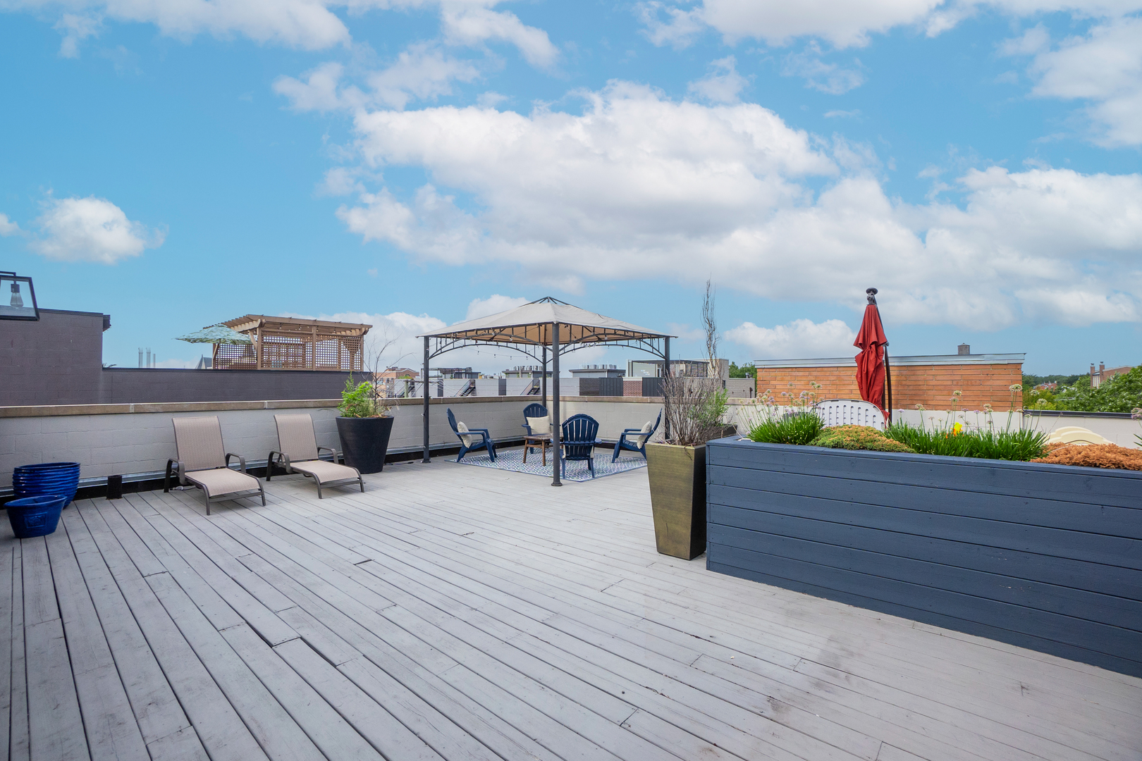 1641 W PEARSON Street Unit: 2W