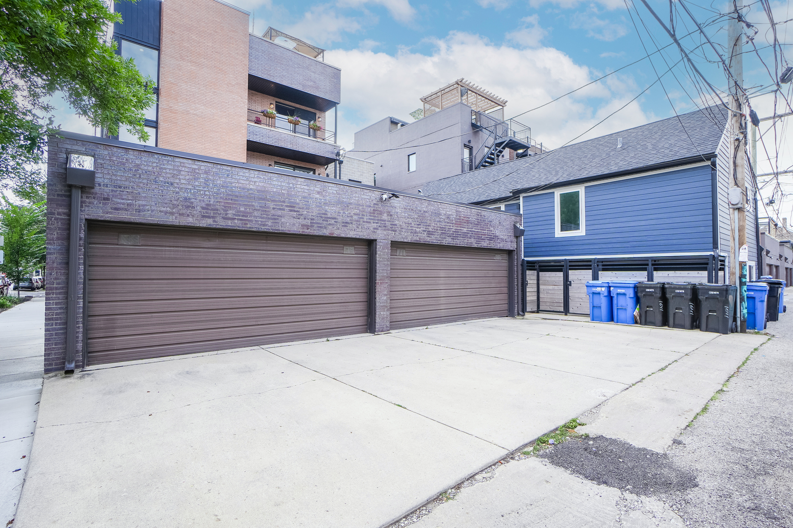 1641 W PEARSON Street Unit: 2W