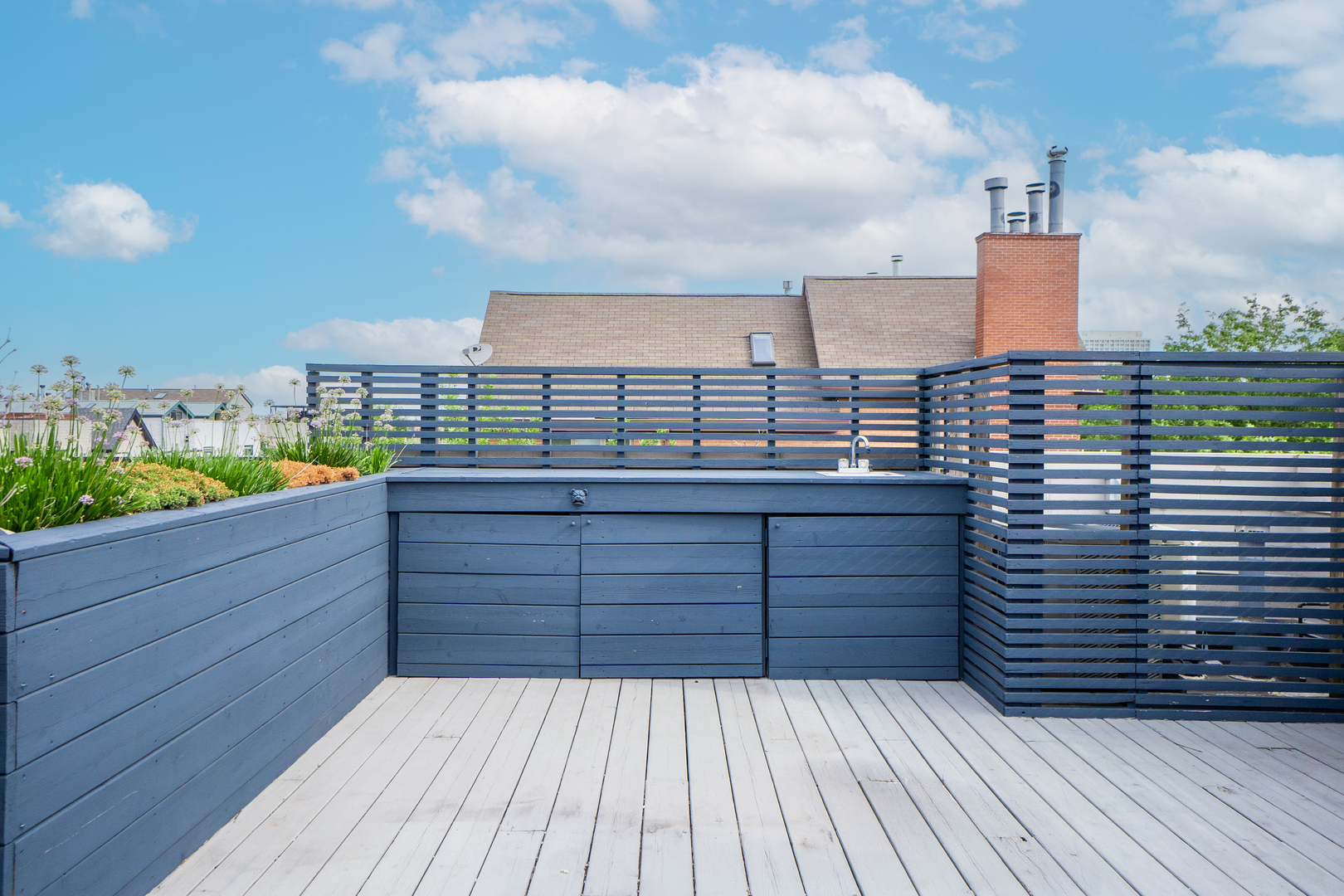 1641 W PEARSON Street Unit: 2W