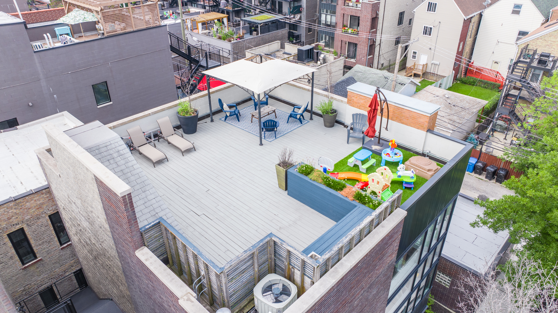 1641 W PEARSON Street Unit: 2W