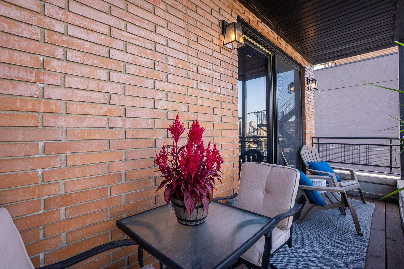 1641 W PEARSON Street Unit: 2W