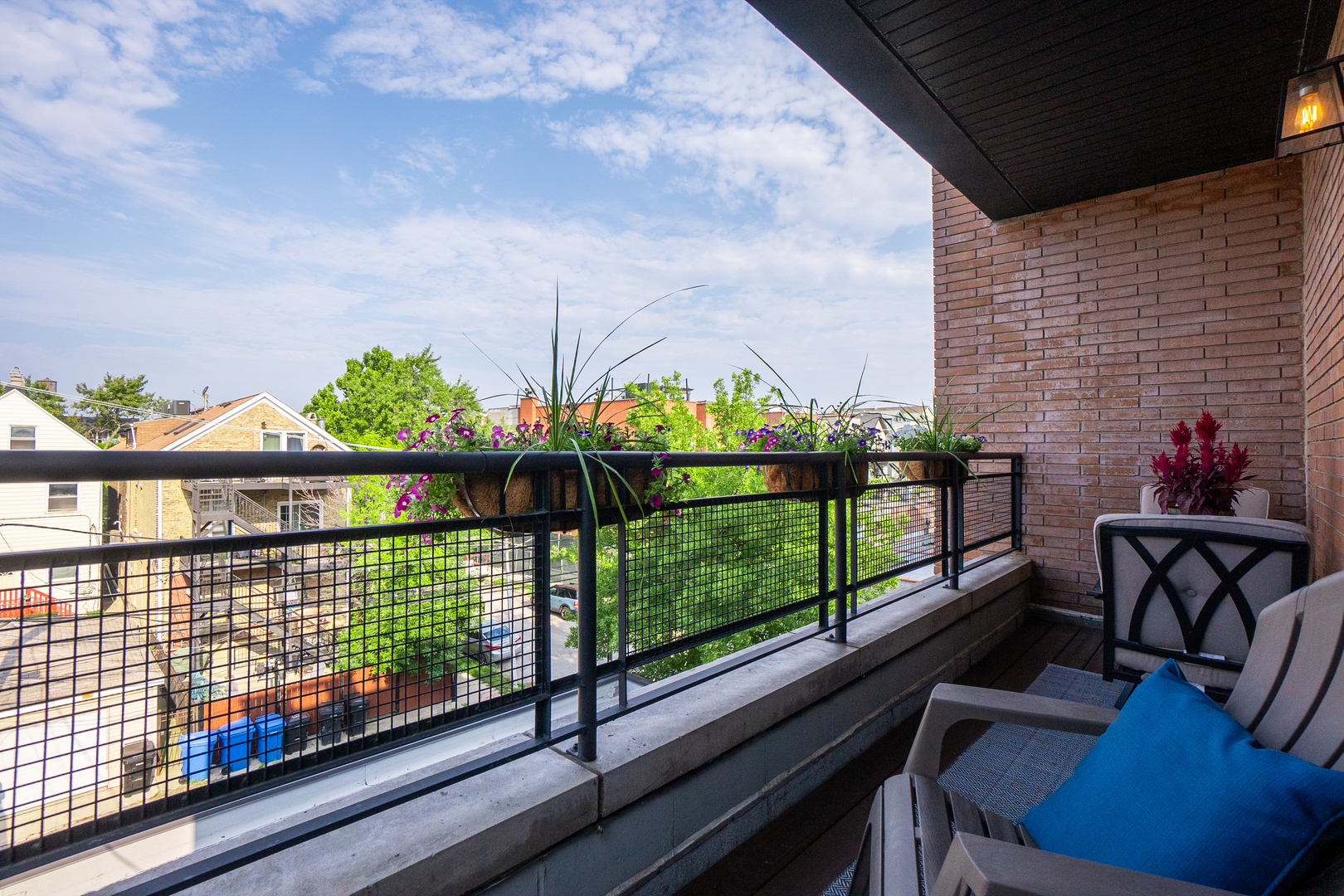 1641 W PEARSON Street Unit: 2W