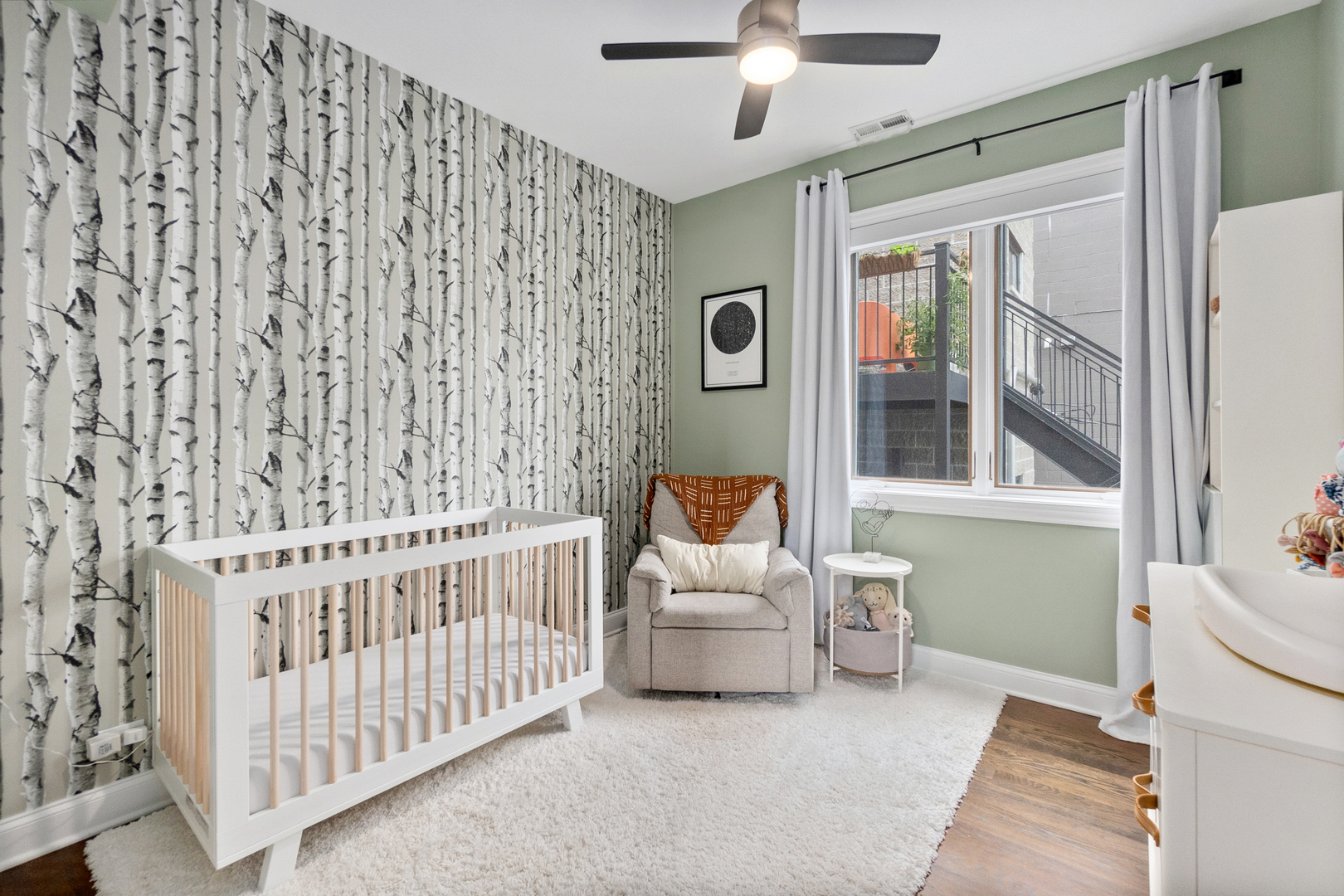 1641 W PEARSON Street Unit: 2W