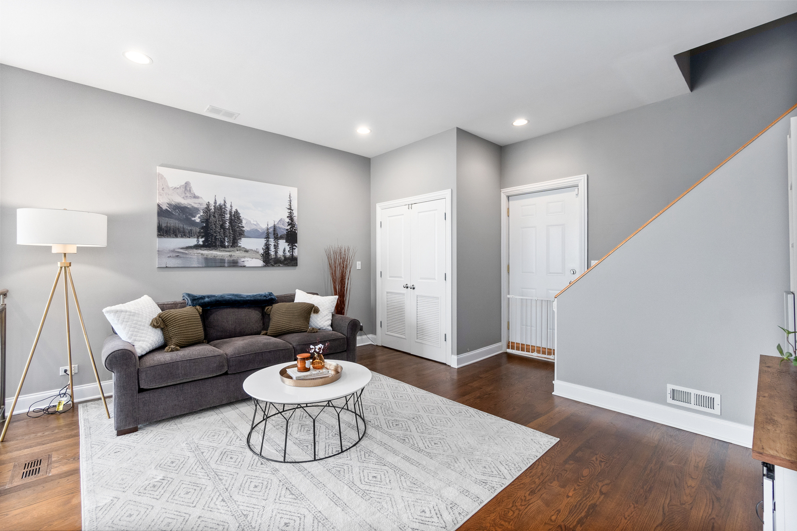 1641 W PEARSON Street Unit: 2W