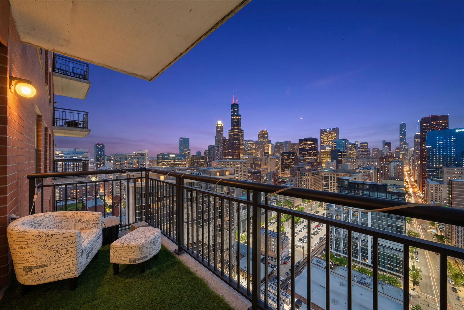 41 E 8TH Street Unit: 2901