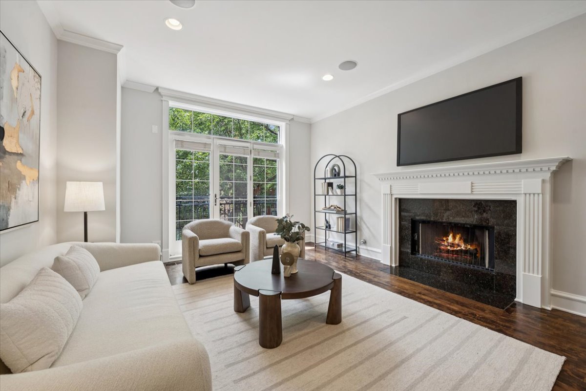 1365 N Mohawk Street Unit: 2N
