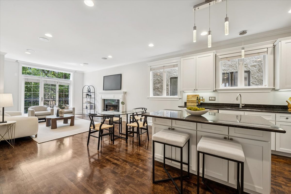 1365 N Mohawk Street Unit: 2N