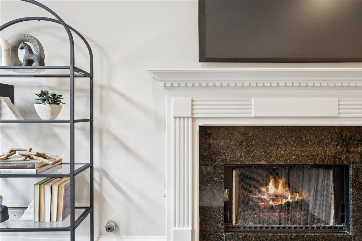 1365 N Mohawk Street Unit: 2N