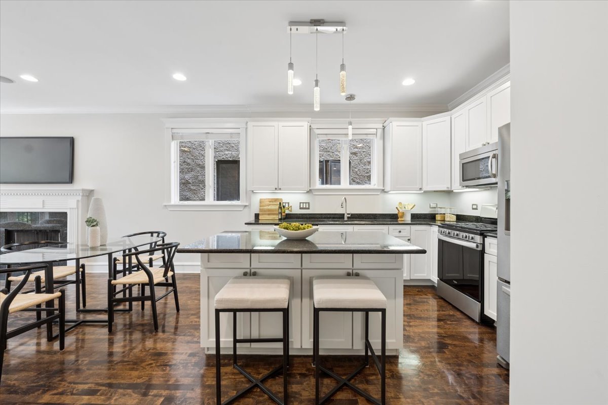 1365 N Mohawk Street Unit: 2N