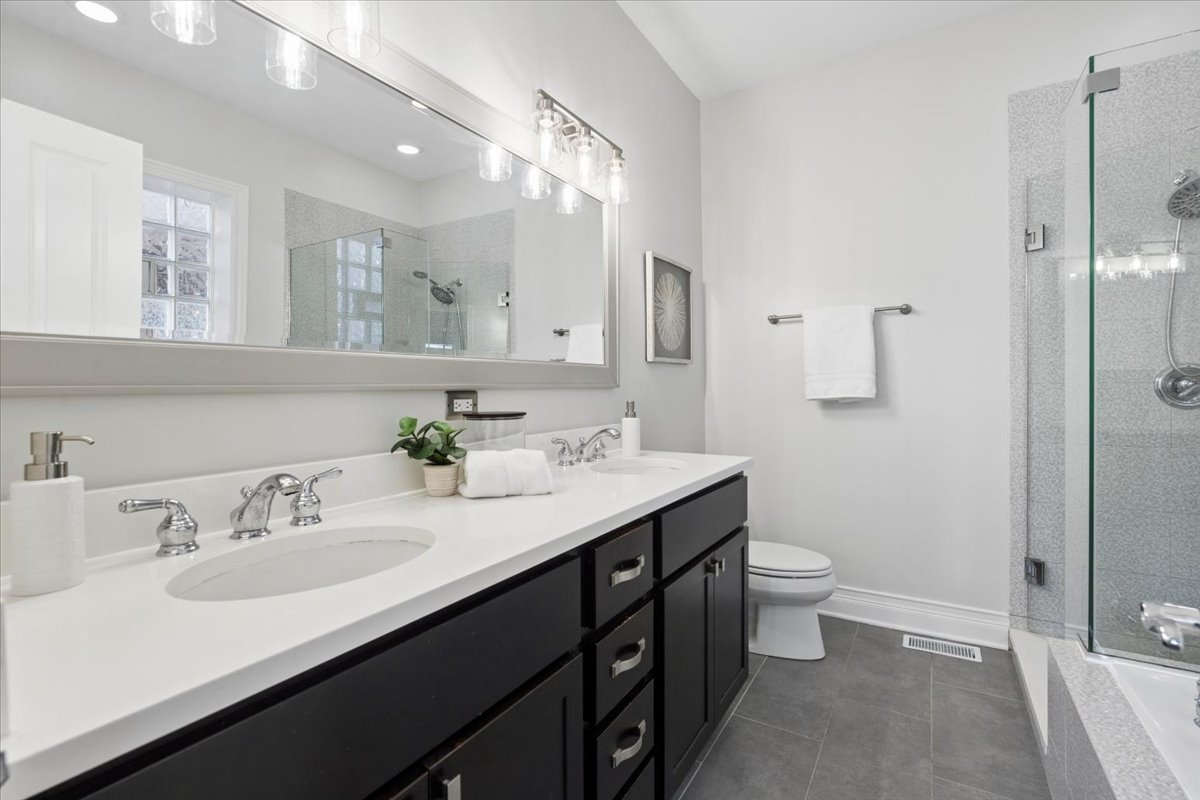 1365 N Mohawk Street Unit: 2N