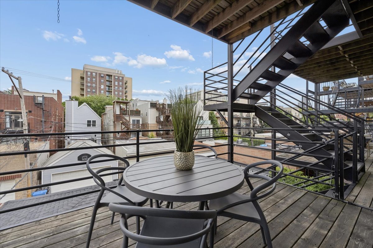1365 N Mohawk Street Unit: 2N