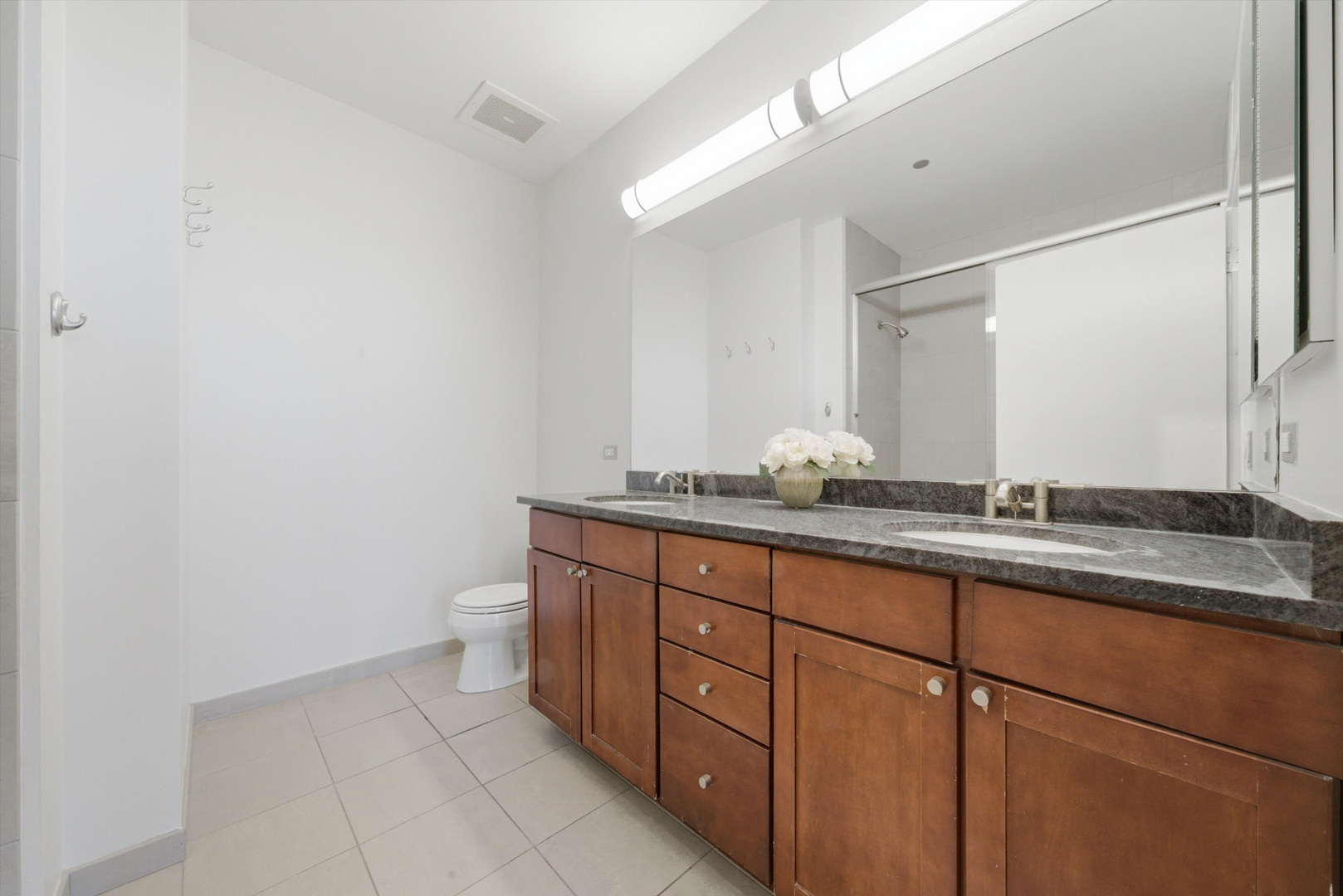 720 N Larrabee Street Unit: 1711