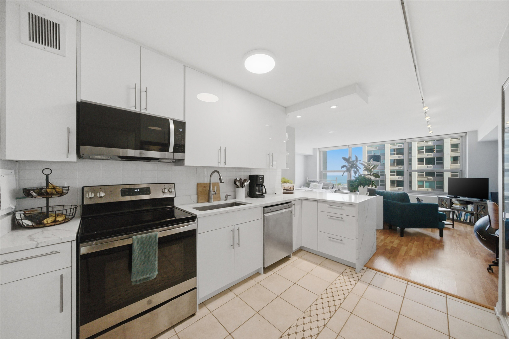 3600 N Lake Shore Drive Unit: 2217