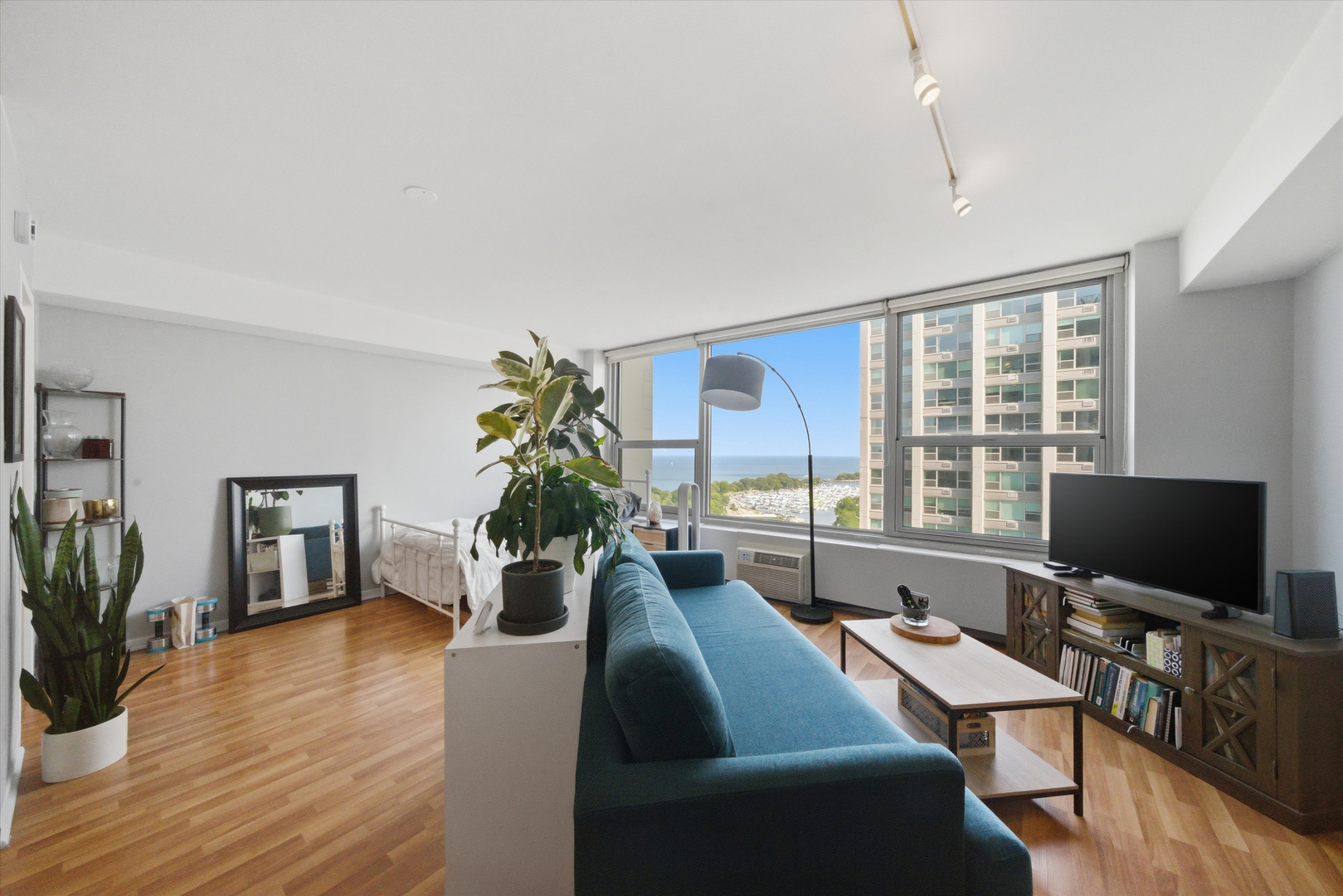 3600 N Lake Shore Drive Unit: 2217