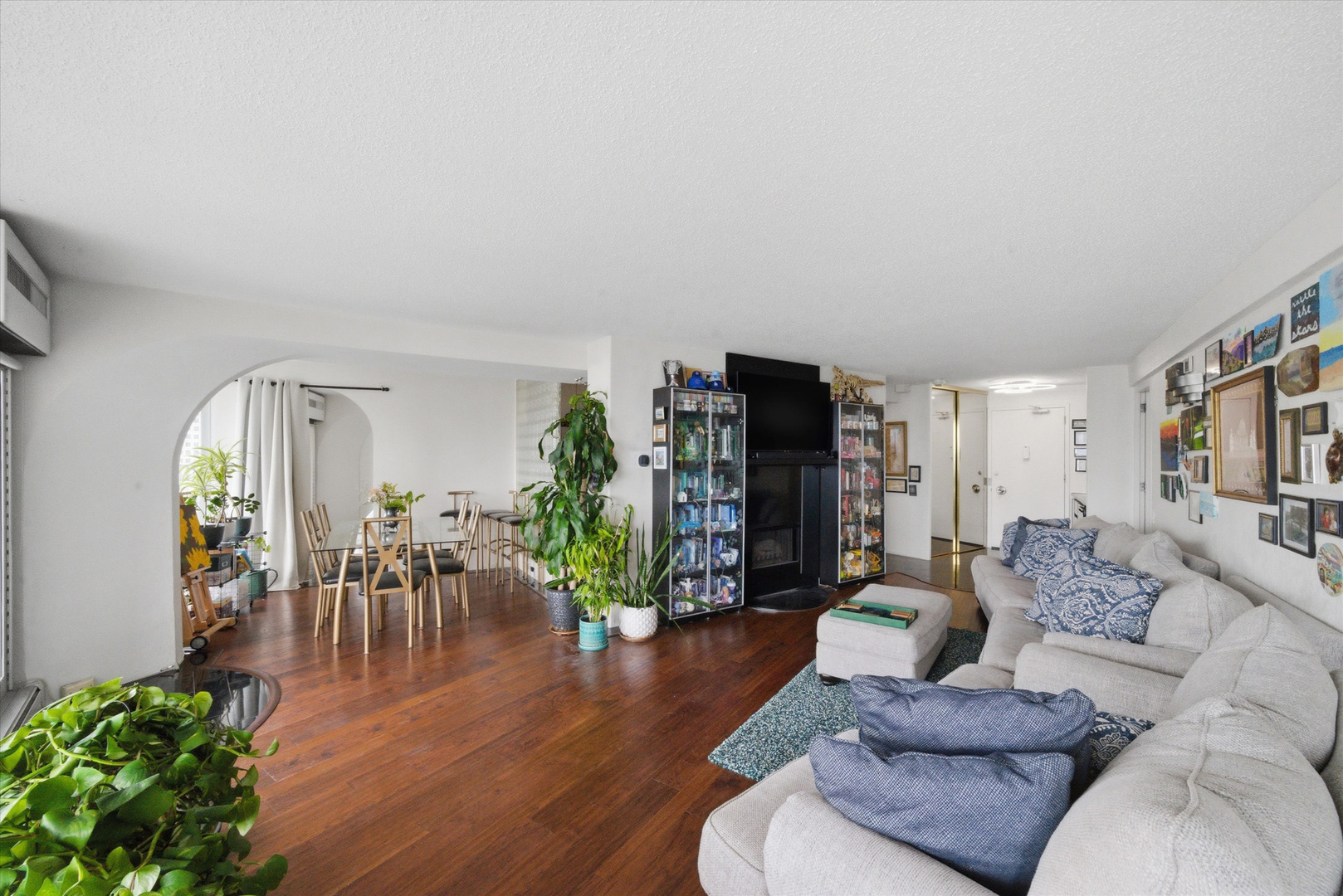 300 N State Street Unit: 5306