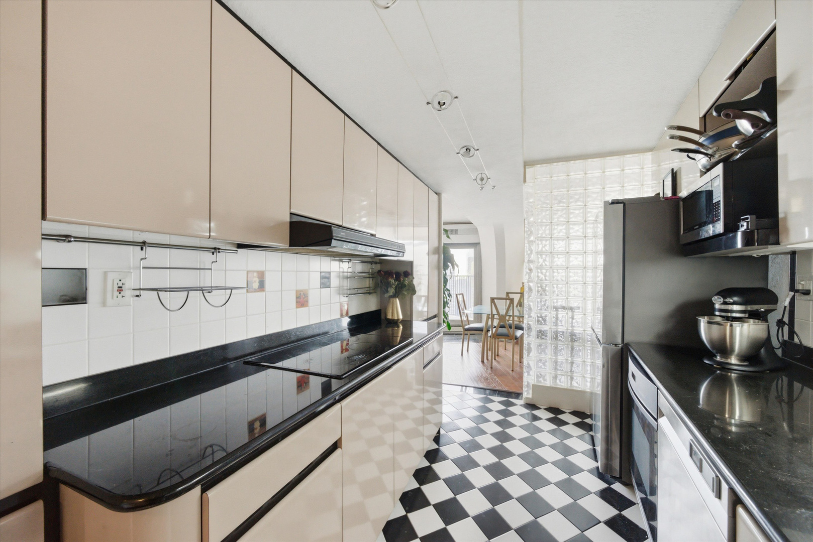 300 N State Street Unit: 5306