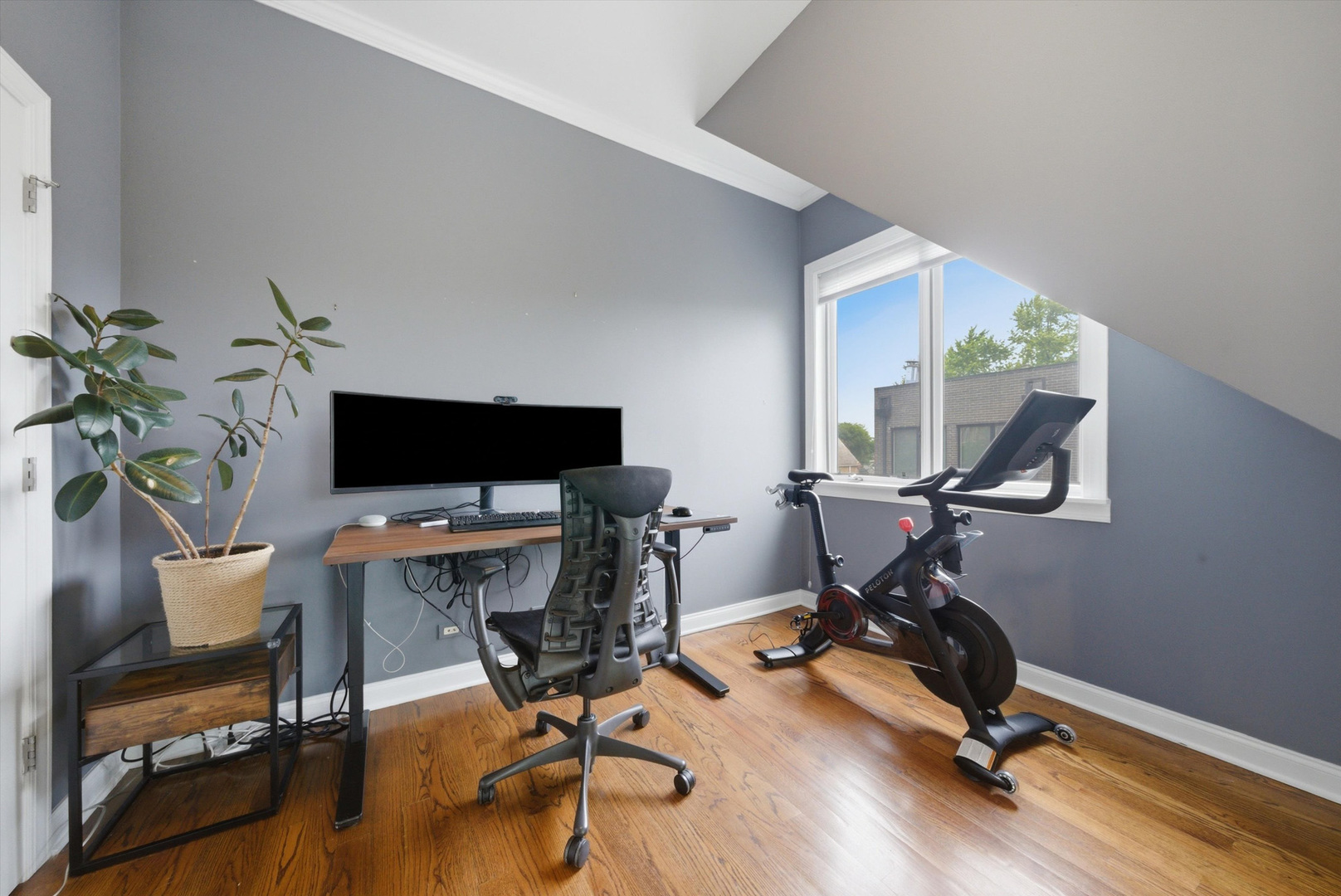 2062 N Leavitt Street Unit: 2