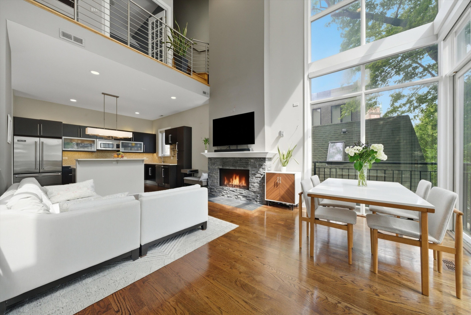 2062 N Leavitt Street Unit: 2