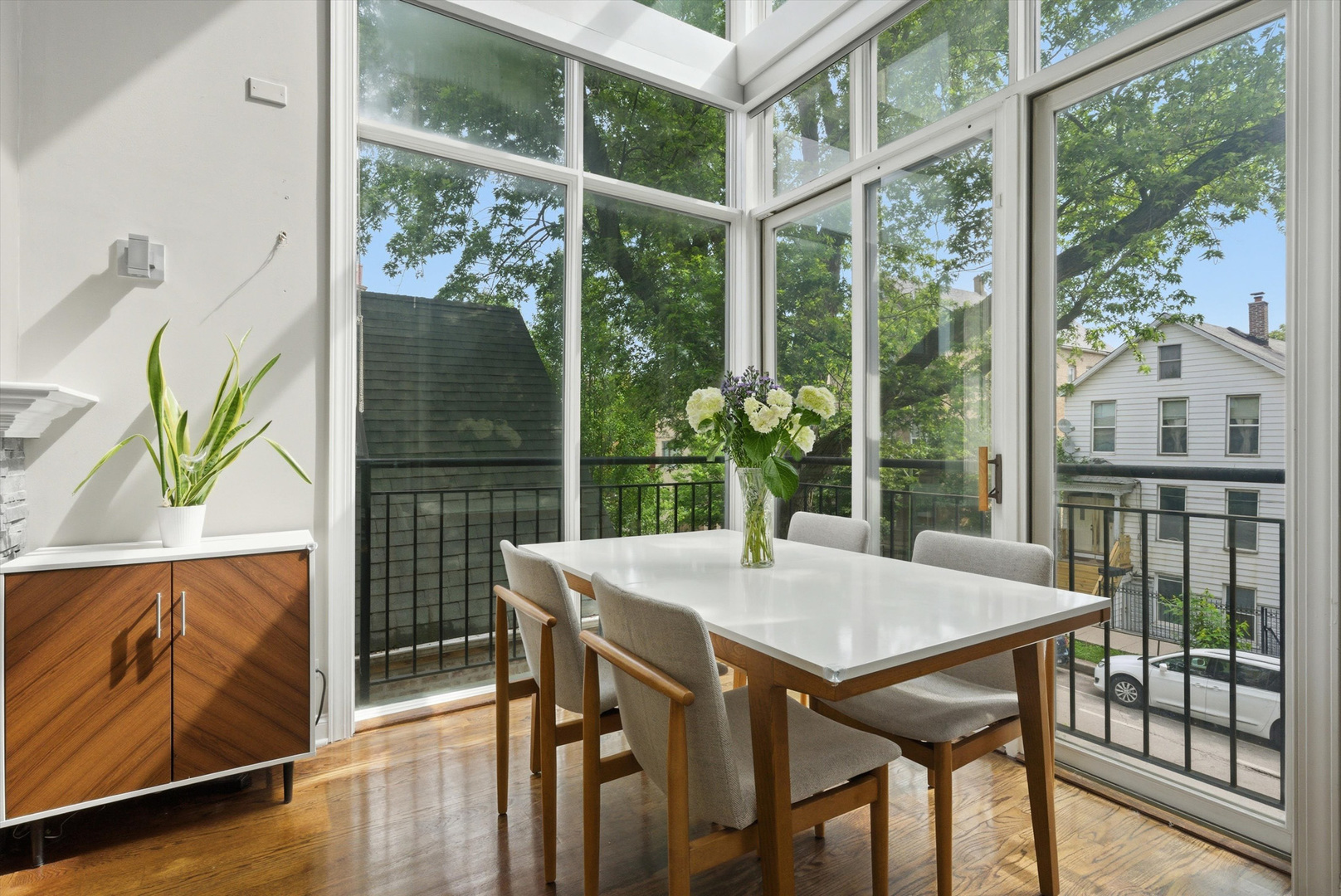 2062 N Leavitt Street Unit: 2