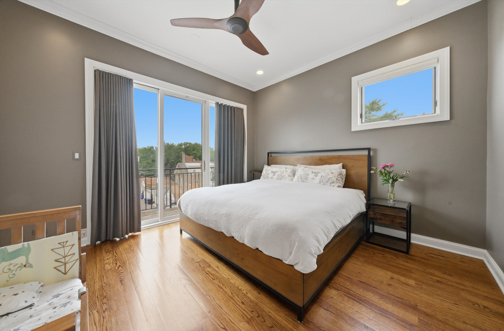 2062 N Leavitt Street Unit: 2