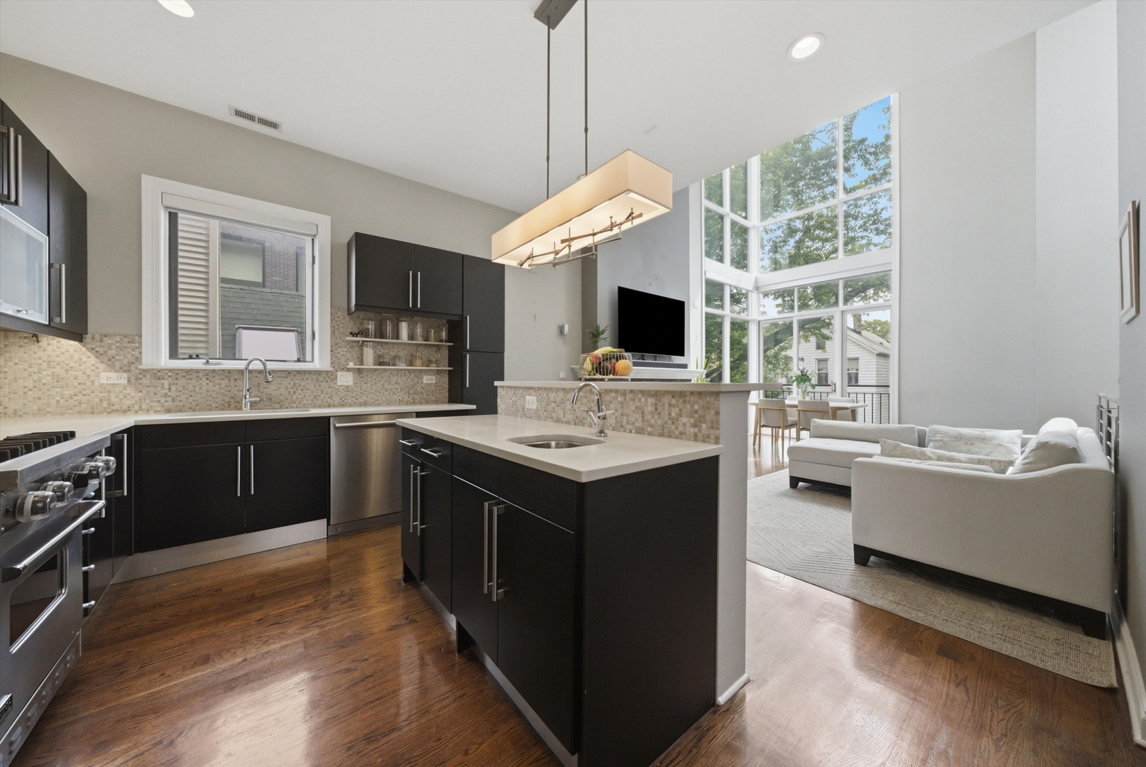 2062 N Leavitt Street Unit: 2