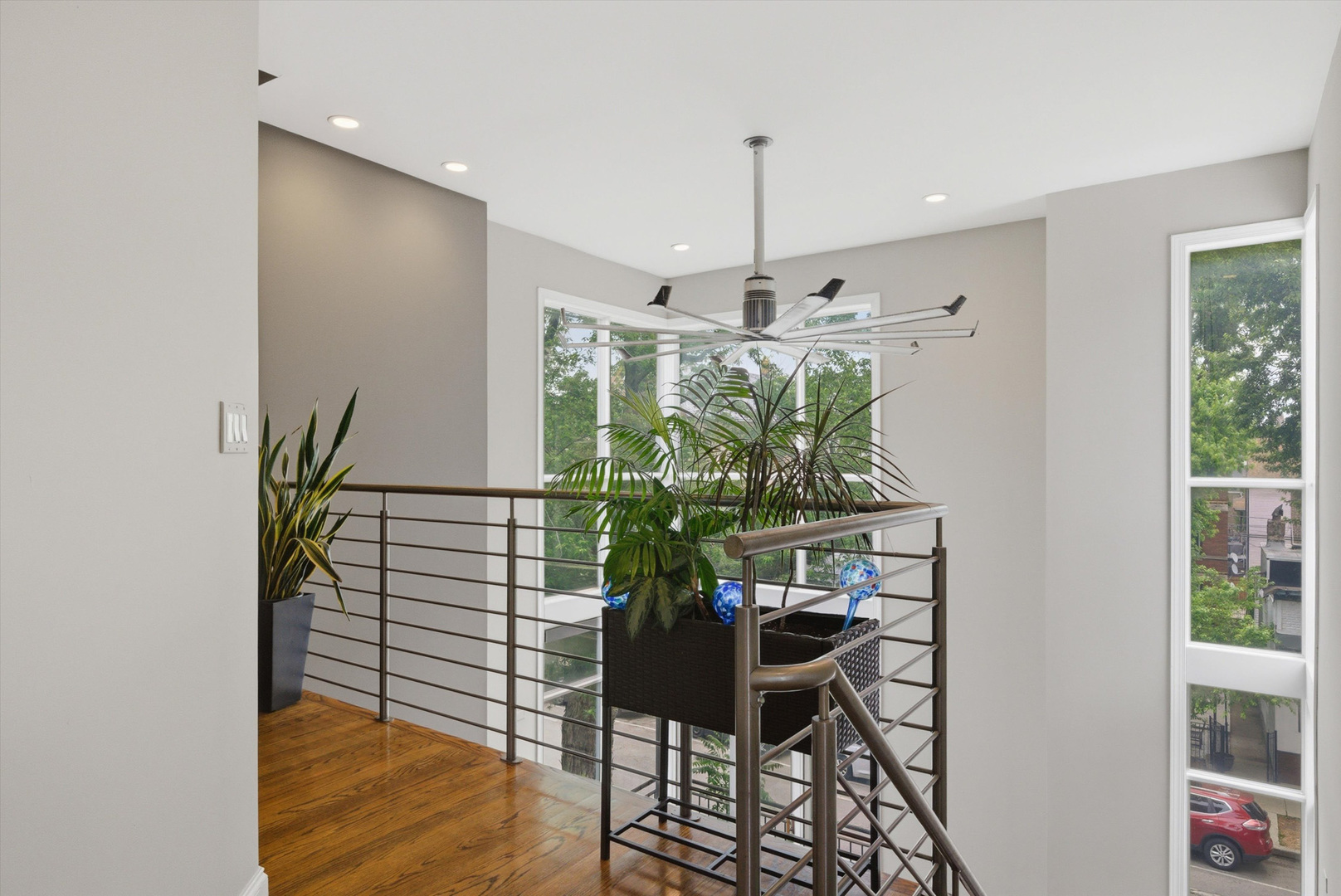 2062 N Leavitt Street Unit: 2