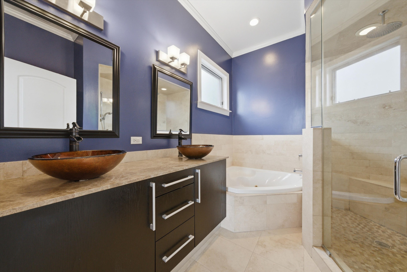 2062 N Leavitt Street Unit: 2