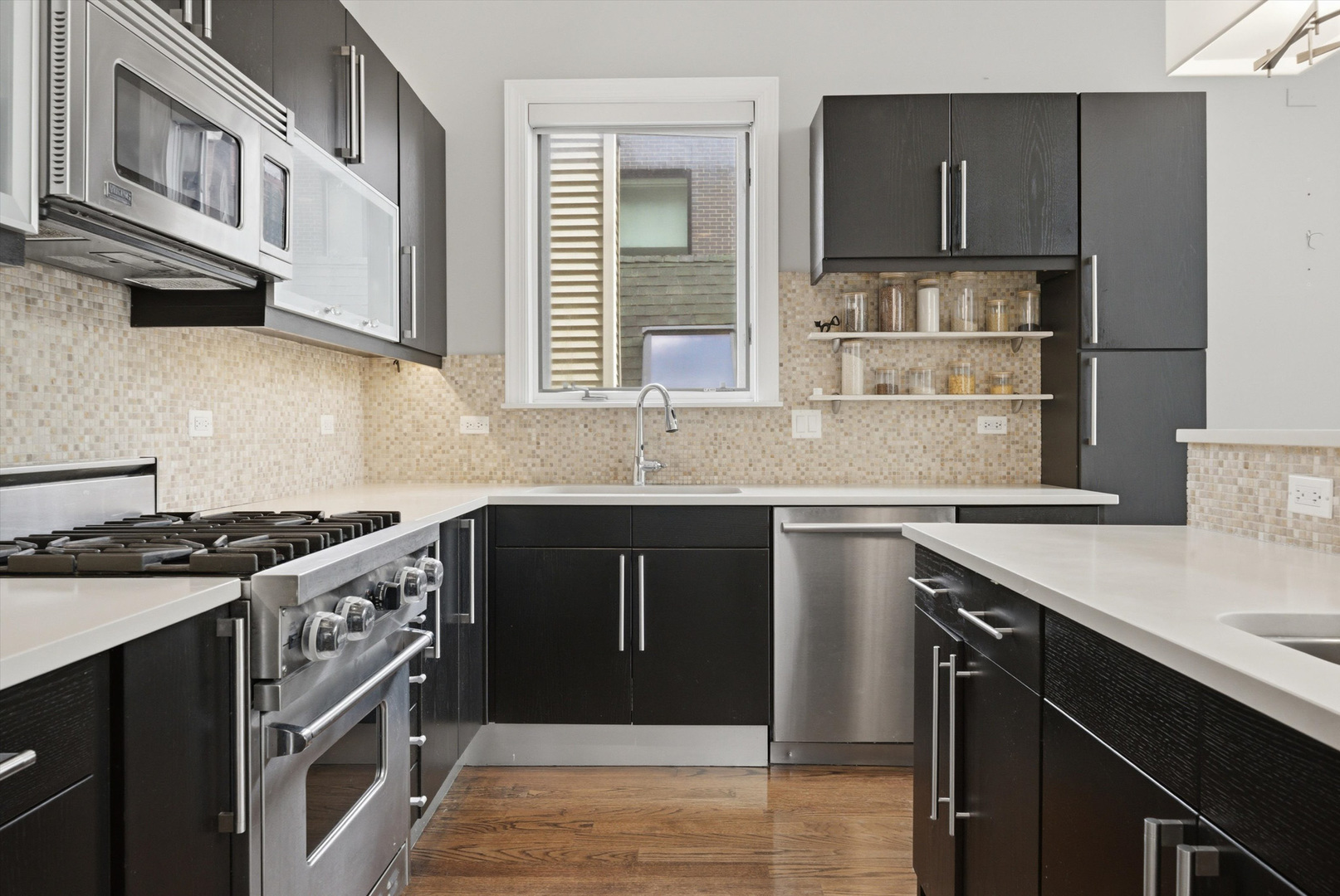 2062 N Leavitt Street Unit: 2