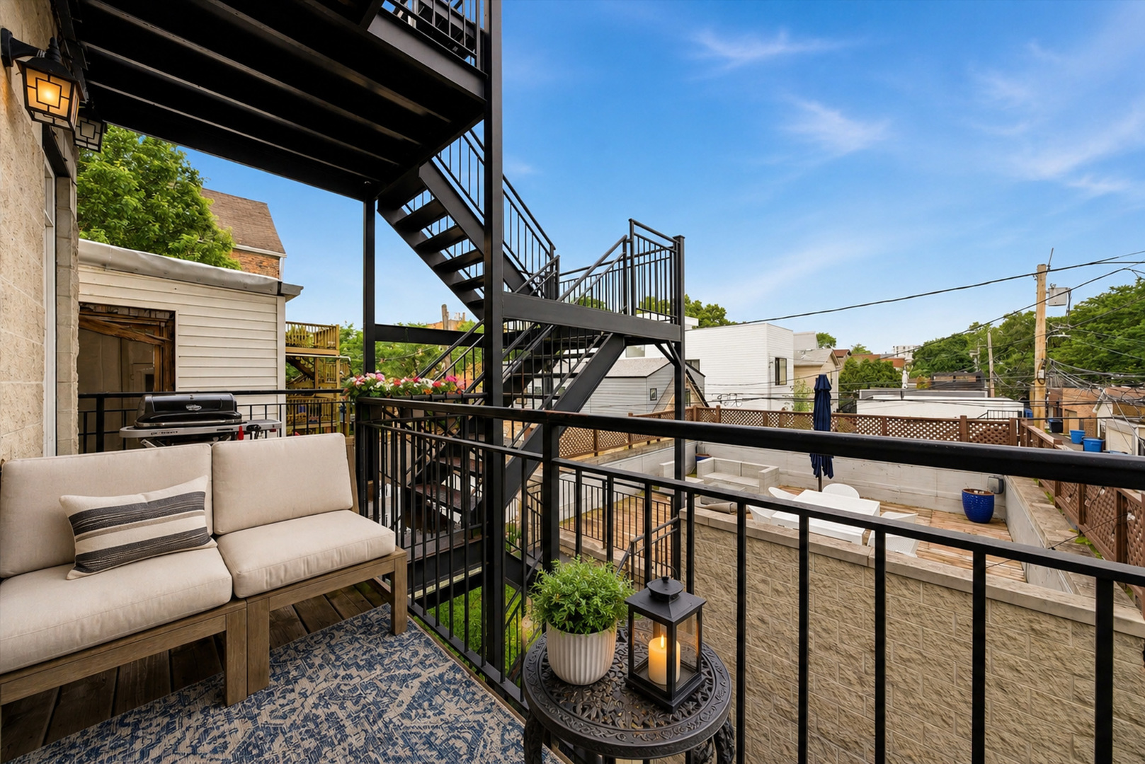 2062 N Leavitt Street Unit: 2