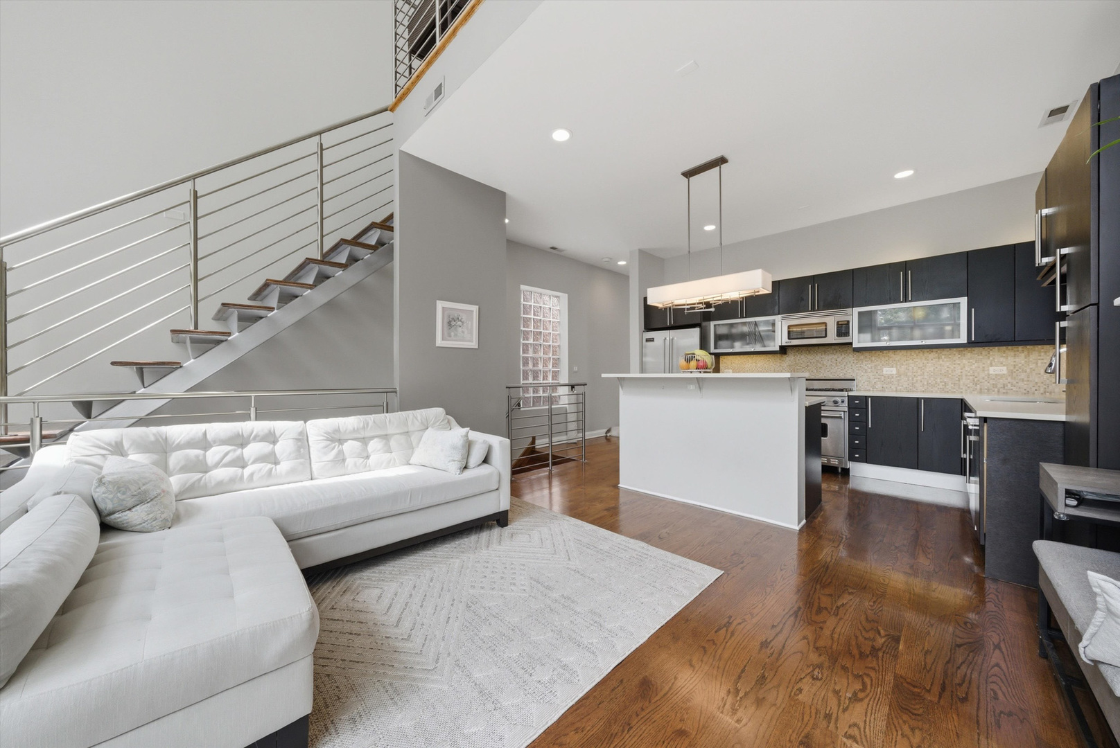 2062 N Leavitt Street Unit: 2