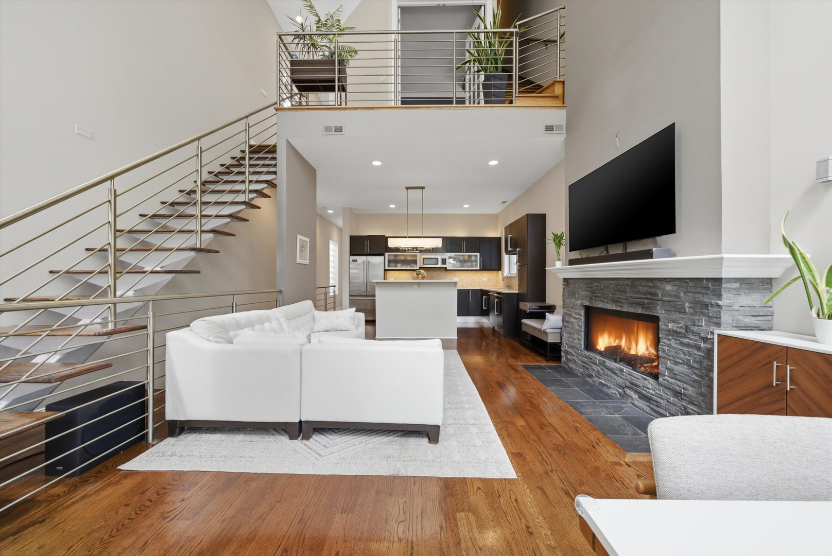 2062 N Leavitt Street Unit: 2