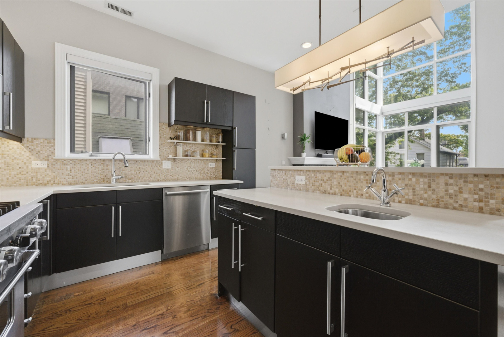 2062 N Leavitt Street Unit: 2