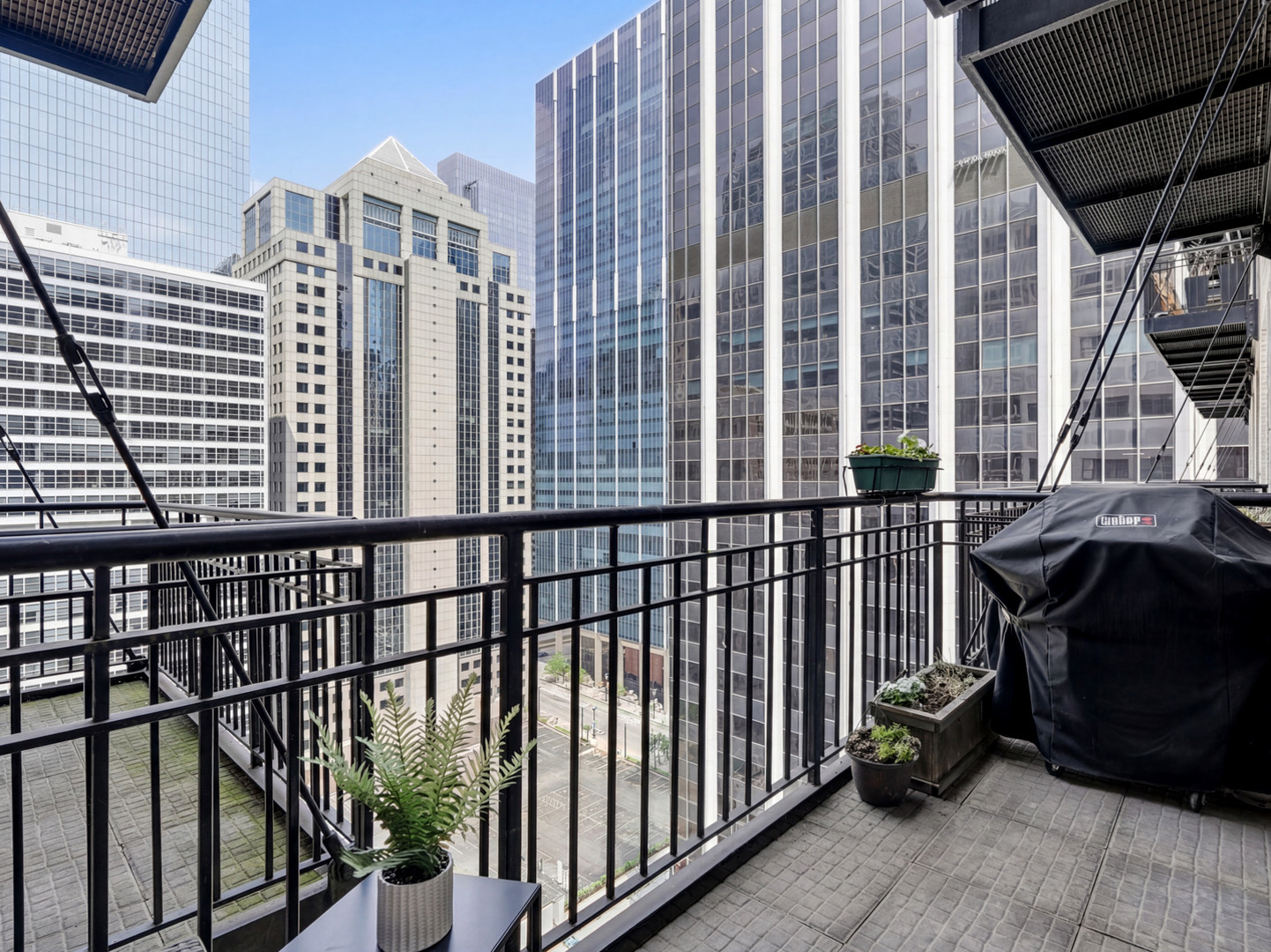 212 W Washington Street Unit: 1707