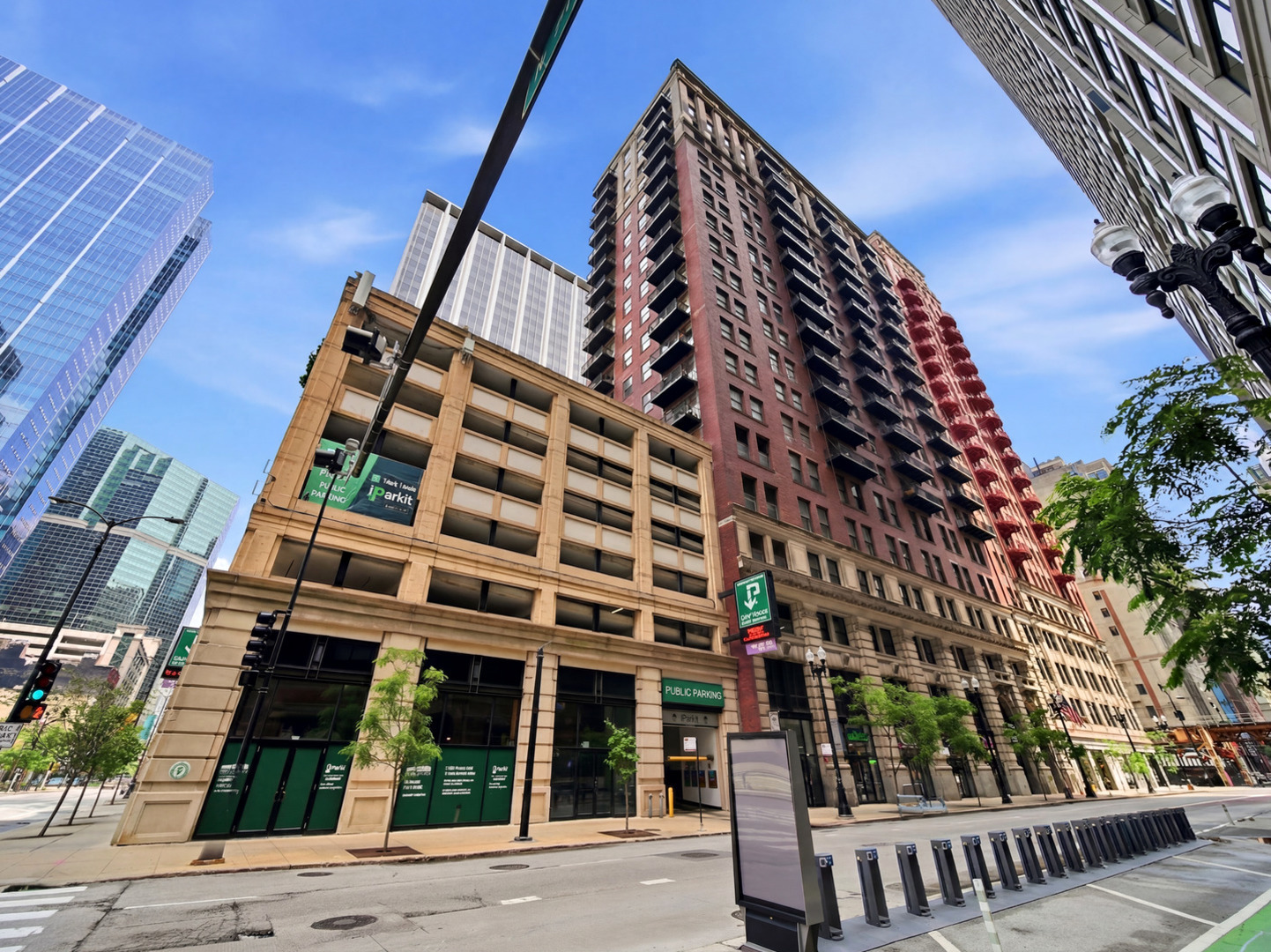 212 W Washington Street Unit: 1707
