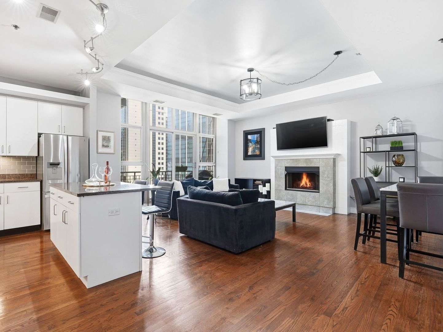 212 W Washington Street Unit: 1707
