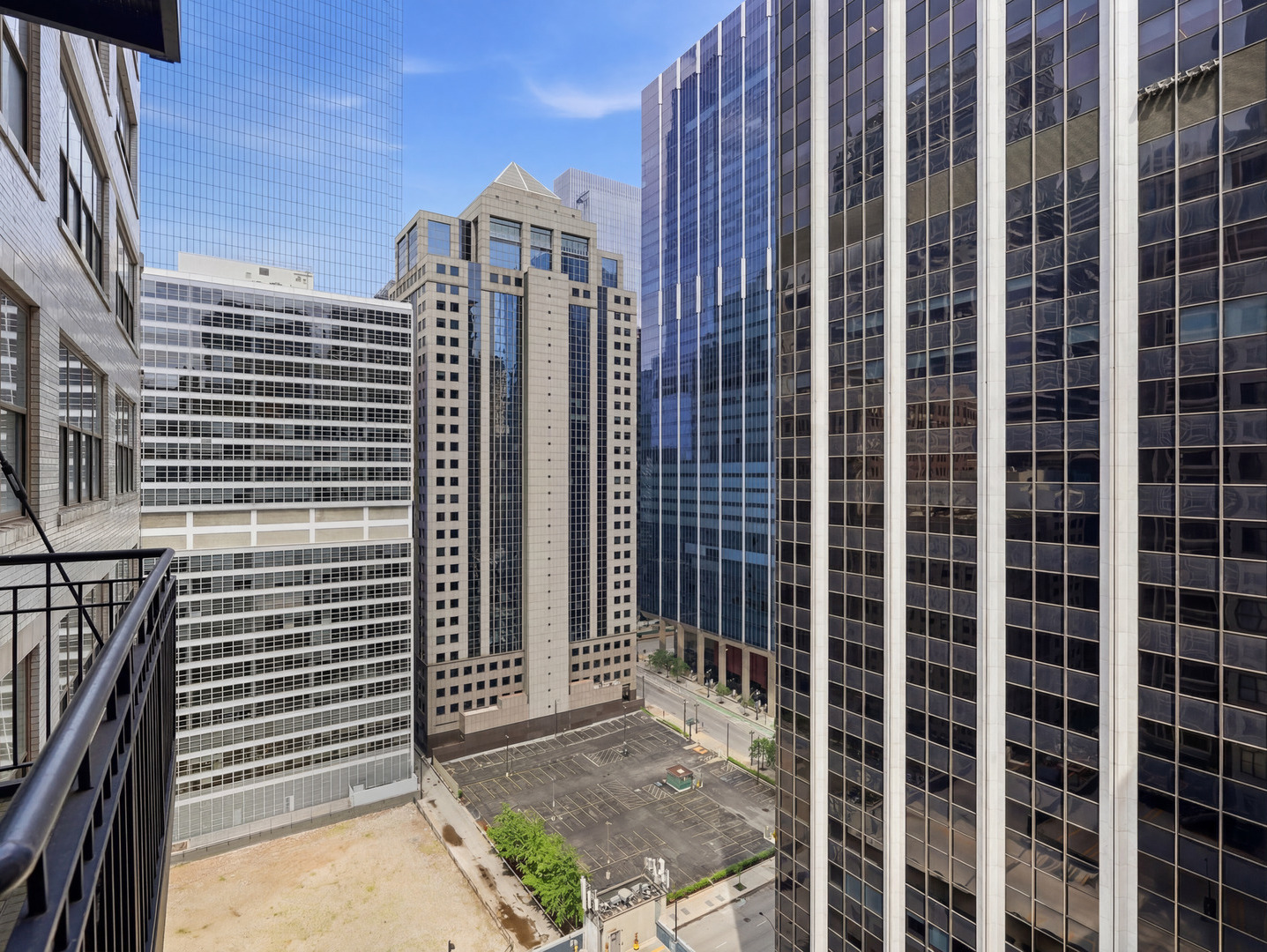 212 W Washington Street Unit: 1707