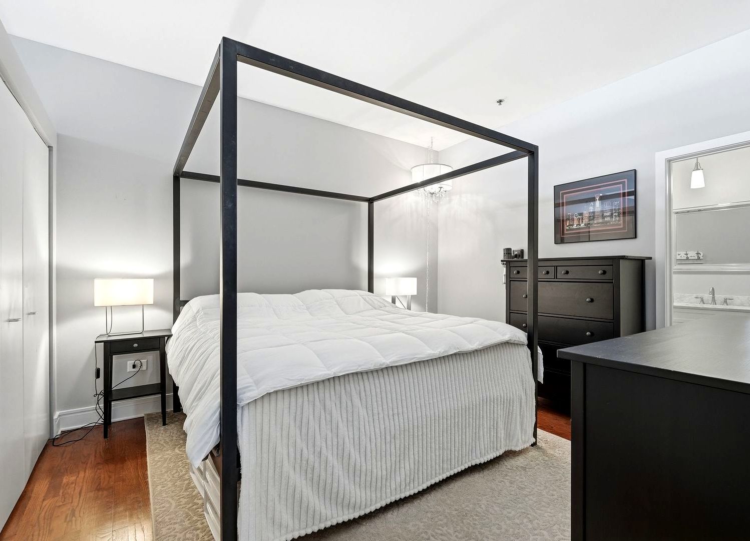 212 W Washington Street Unit: 1707