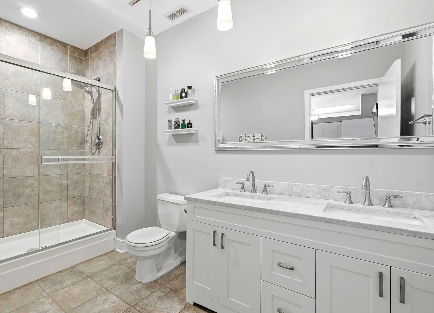 212 W Washington Street Unit: 1707