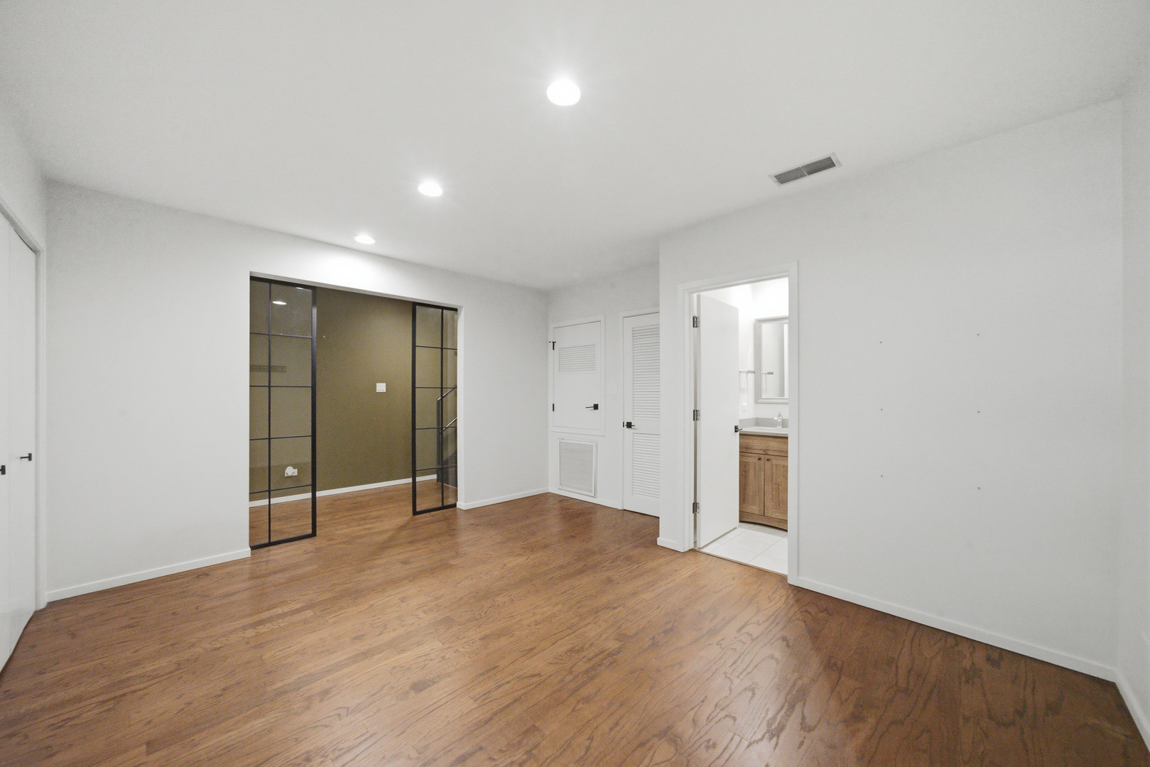 2000 S Michigan Avenue Unit: 103